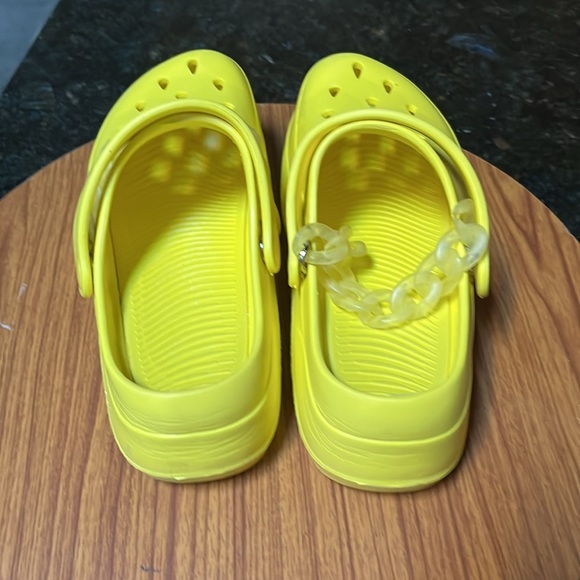 Yellow Crops - Picture 3 of 4